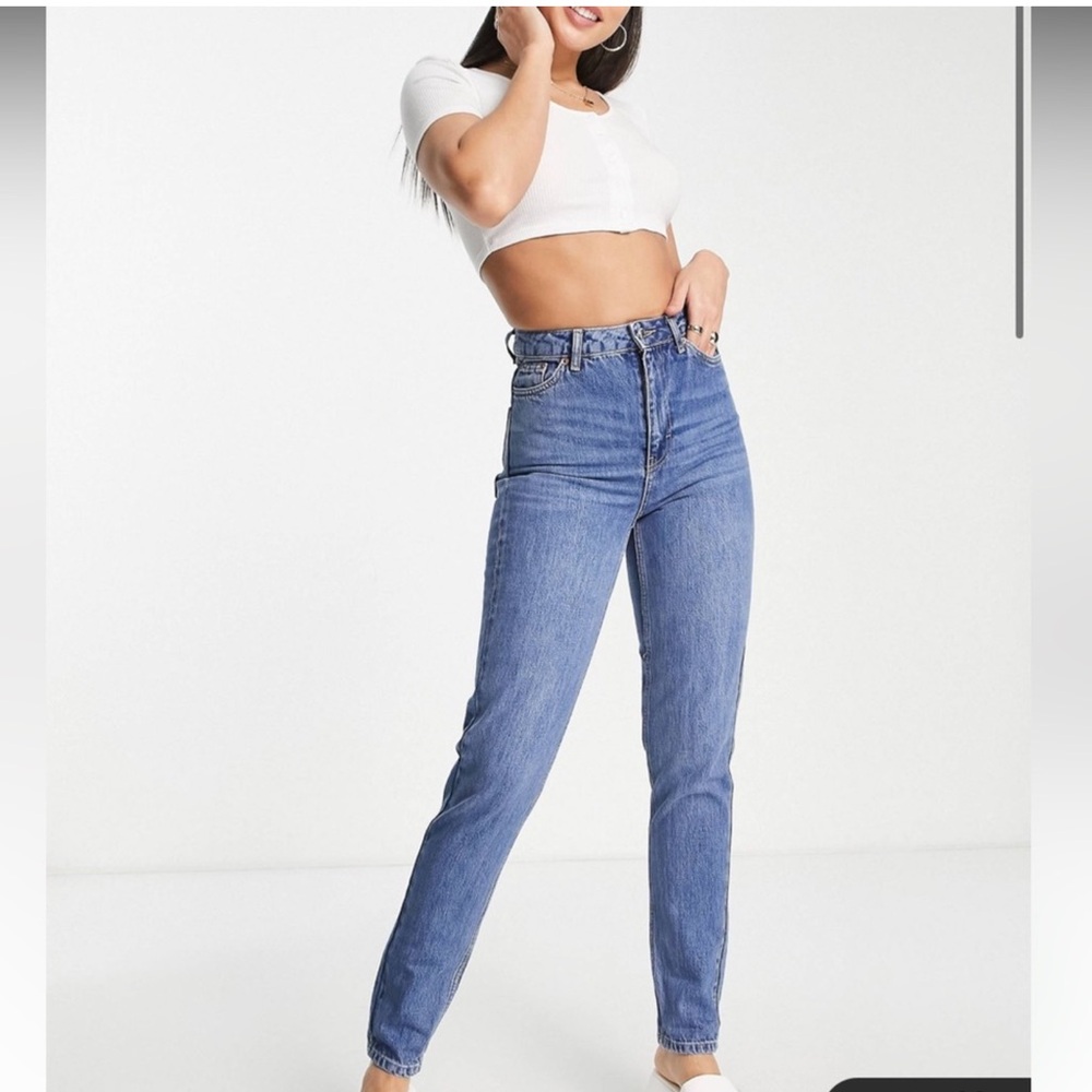 Topshop Mom Jean, NWOT 28/28 short petite cropped blue Jean denim.
